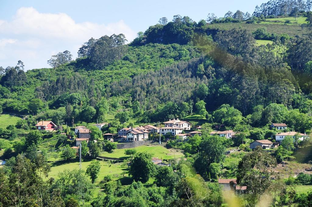 Gasthaus Casa Rural Llugaron I Miravalles Exterior foto