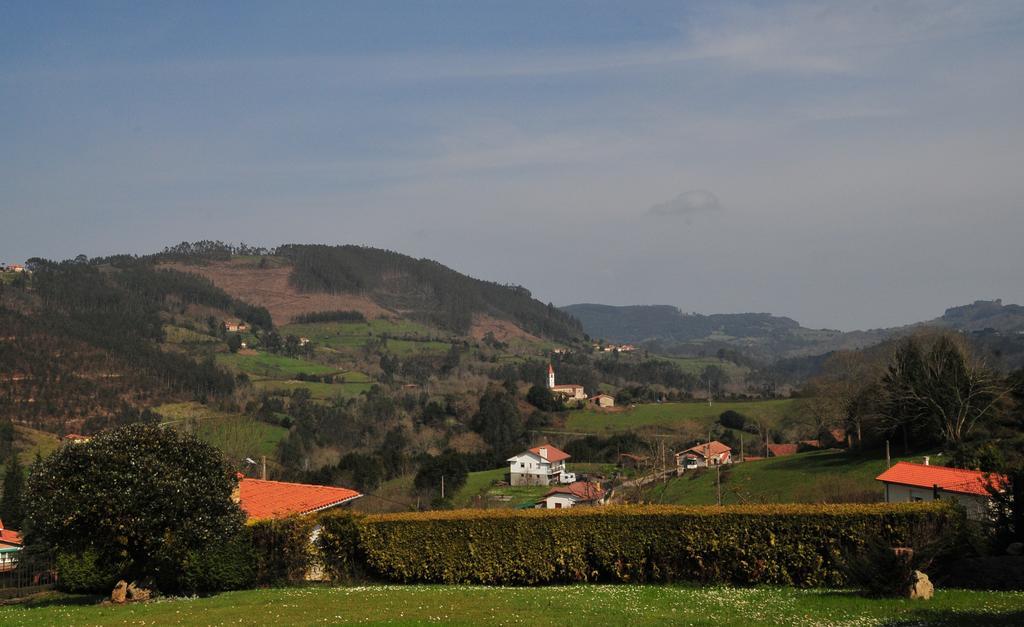 Gasthaus Casa Rural Llugaron I Miravalles Exterior foto