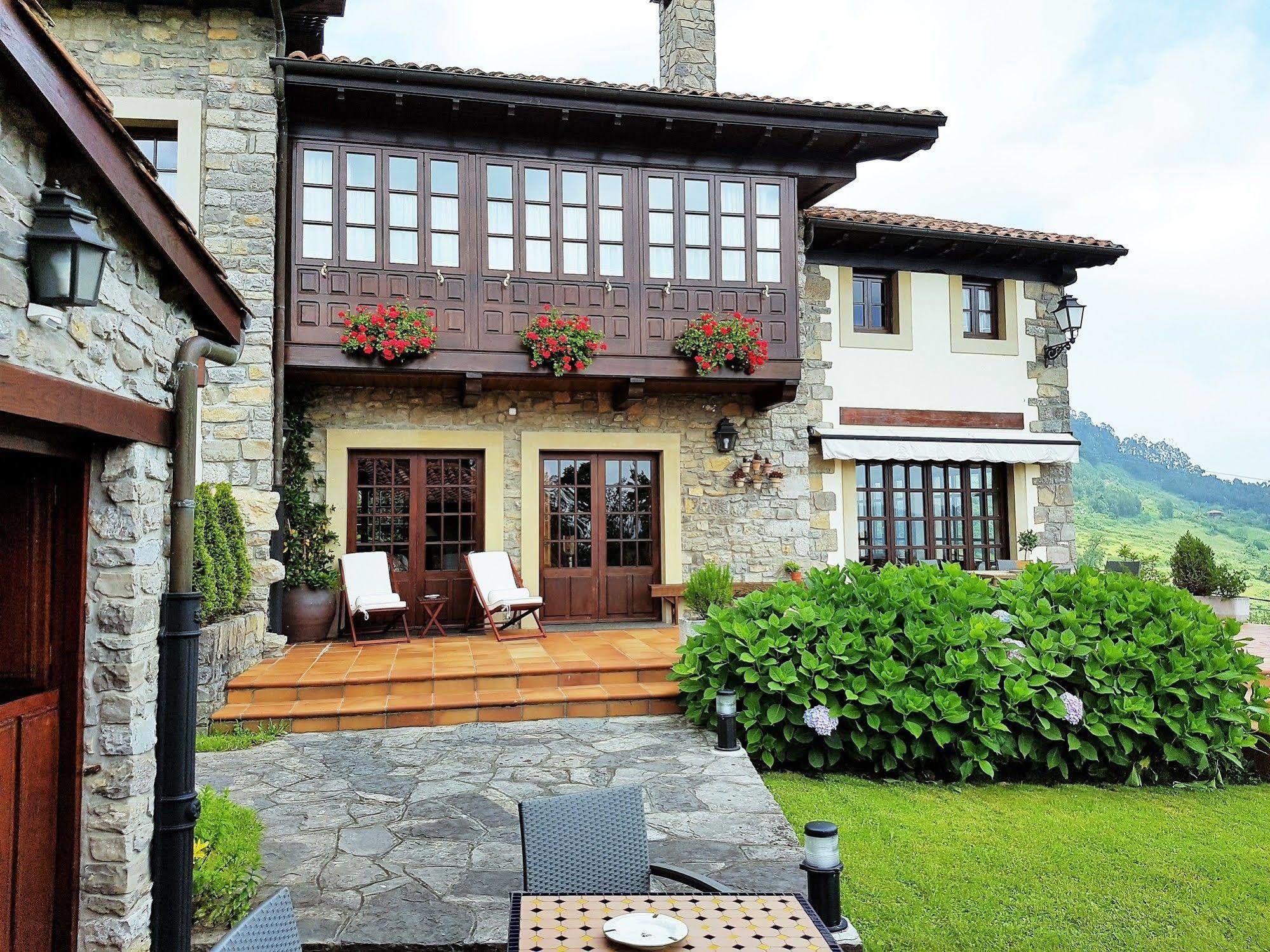 Casa Rural Llugaron I Miravalles Exterior foto
