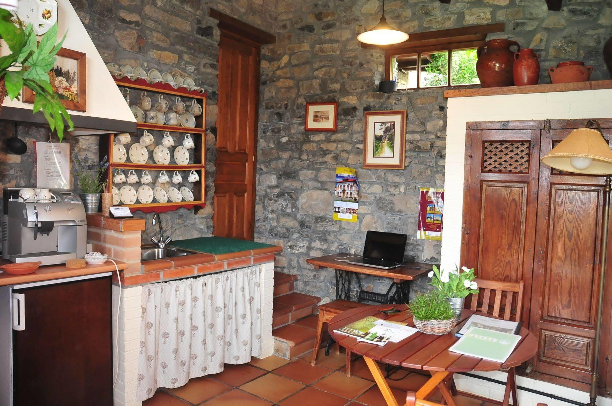 Casa Rural Llugaron I Miravalles Exterior foto